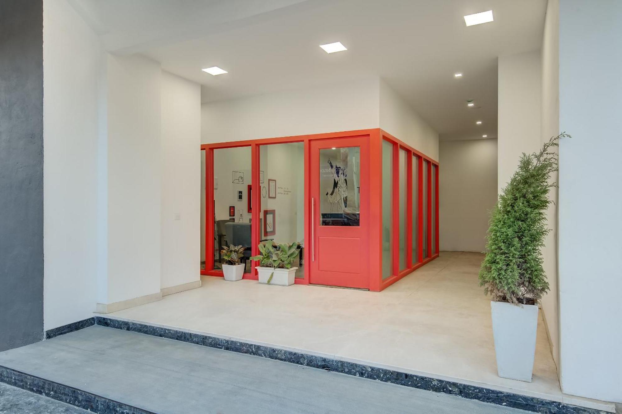 Super Townhouse Mg Road Púna Kültér fotó